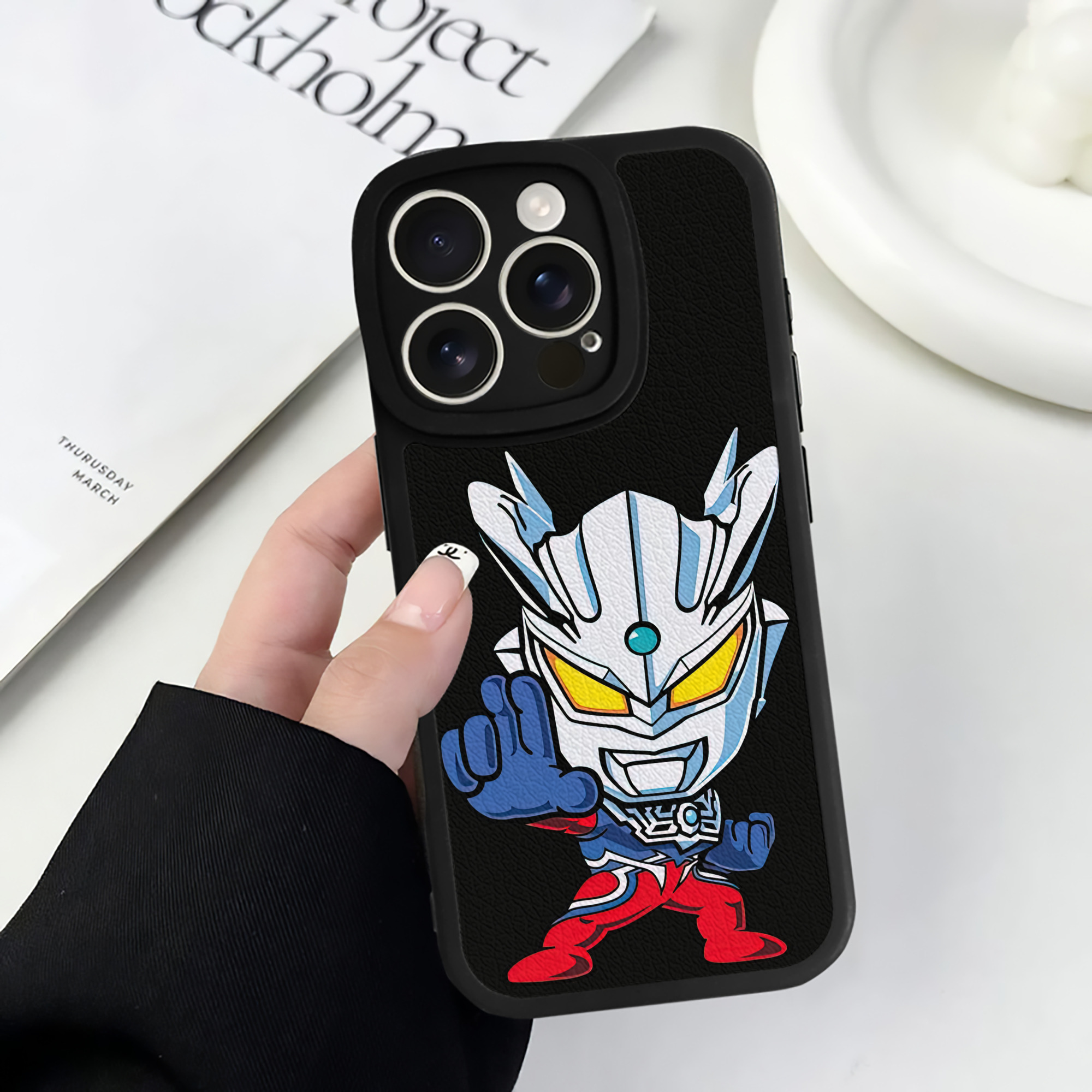 （画像用） ウルトラマン Ultraman 【iPhone 16シリーズ対応】シリコンスマホケース（レザー調） 材質：シリコン